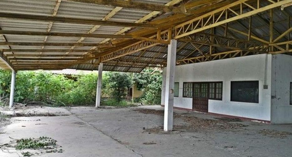 Lagerhaus zum Kauf mit 1 Zimmer in Tha Tako, Nakhon Sawan