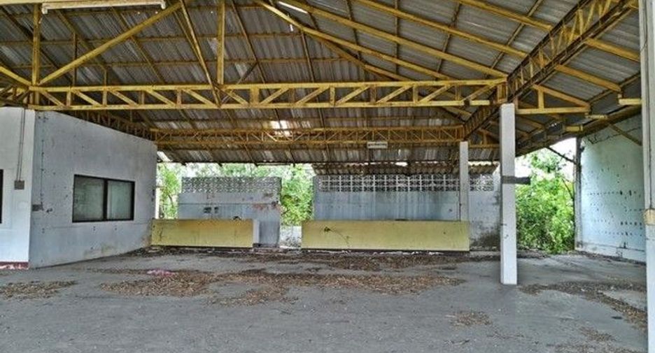 Lagerhaus zum Kauf mit 1 Zimmer in Tha Tako, Nakhon Sawan