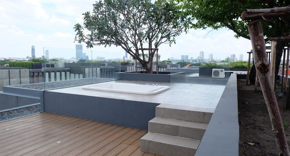 For sale 4 bedrooms house in Prawet, Bangkok