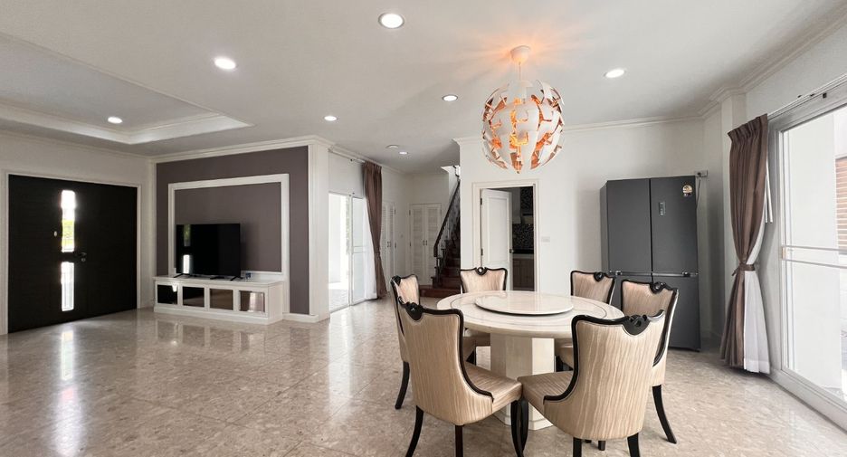 For rent 4 bedrooms house in Saphan Sung, Bangkok