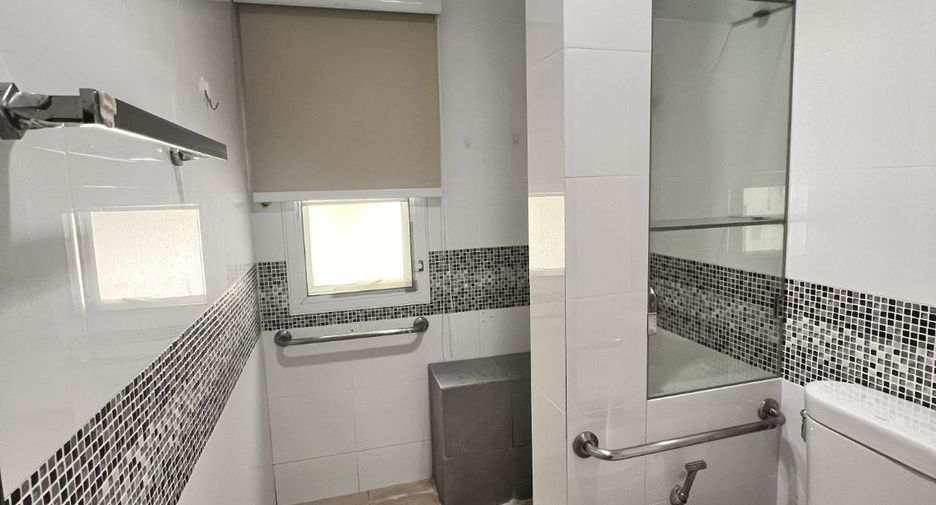 For rent 4 bedrooms house in Saphan Sung, Bangkok