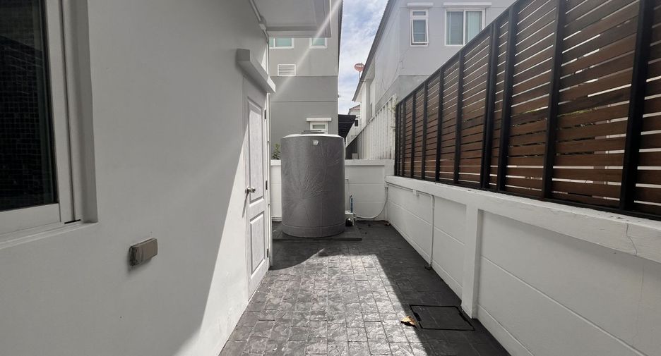 For rent 4 bedrooms house in Saphan Sung, Bangkok