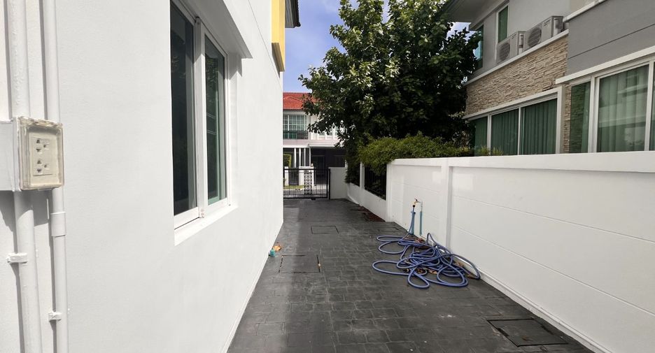For rent 4 bedrooms house in Saphan Sung, Bangkok