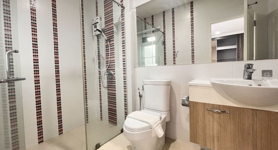 For rent 4 bedrooms house in Saphan Sung, Bangkok