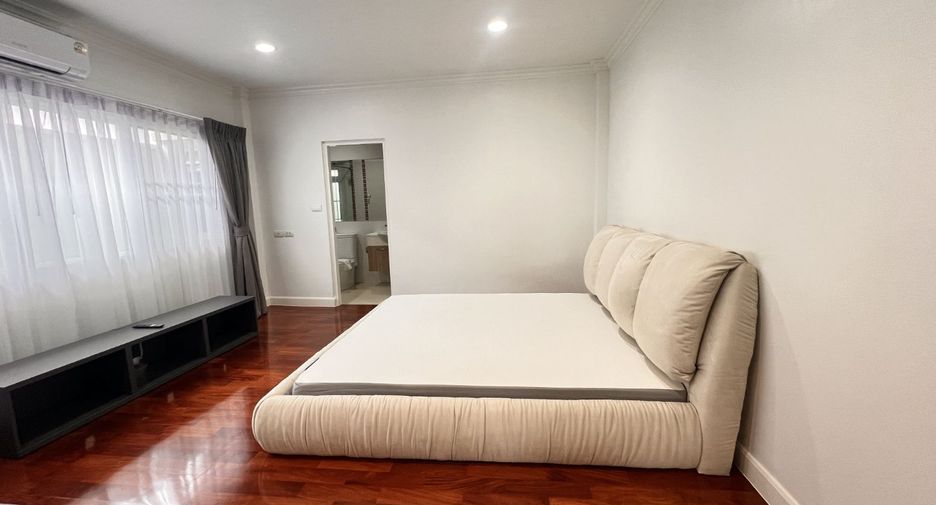 For rent 4 bedrooms house in Saphan Sung, Bangkok