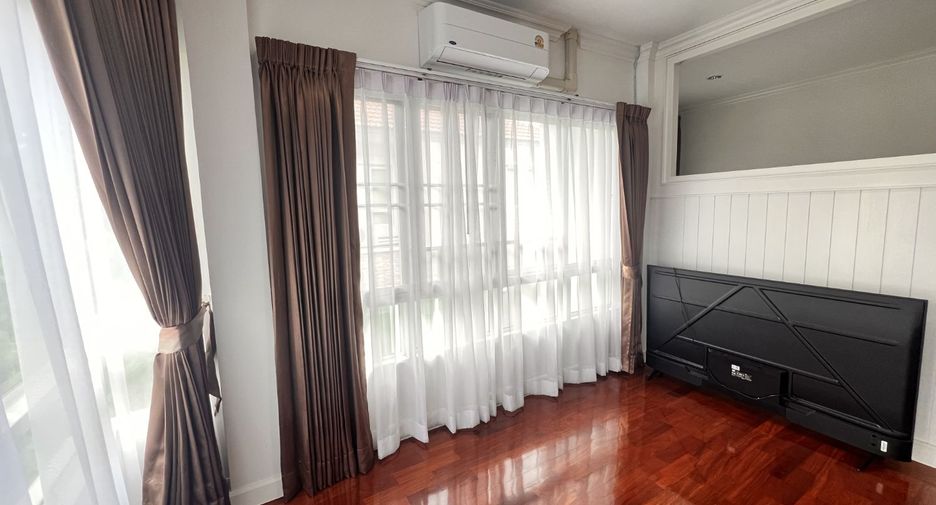 For rent 4 bedrooms house in Saphan Sung, Bangkok