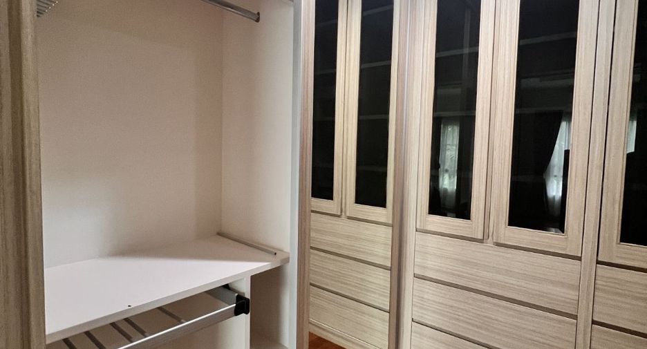 For rent 4 bedrooms house in Saphan Sung, Bangkok