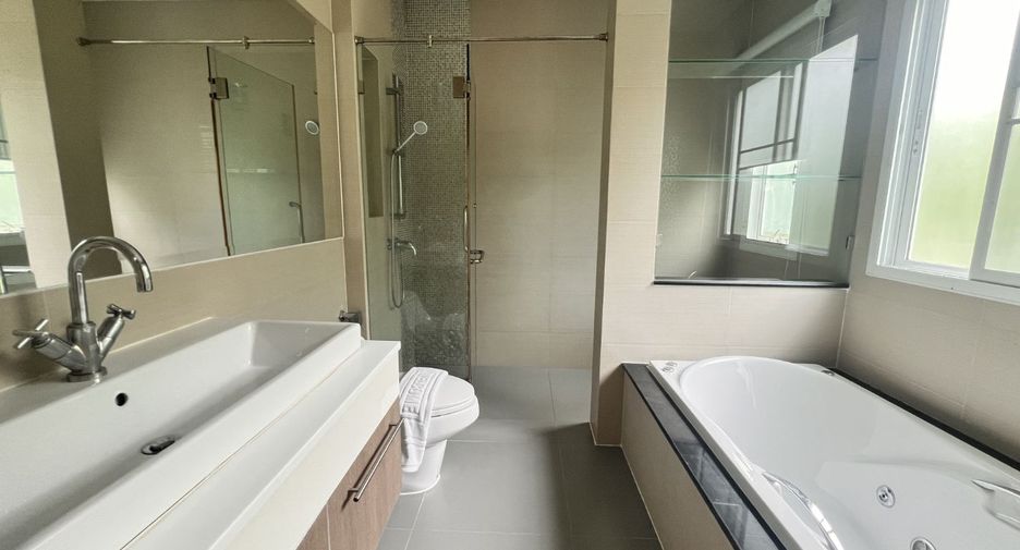 For rent 4 bedrooms house in Saphan Sung, Bangkok