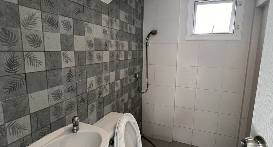 For rent 4 bedrooms house in Saphan Sung, Bangkok