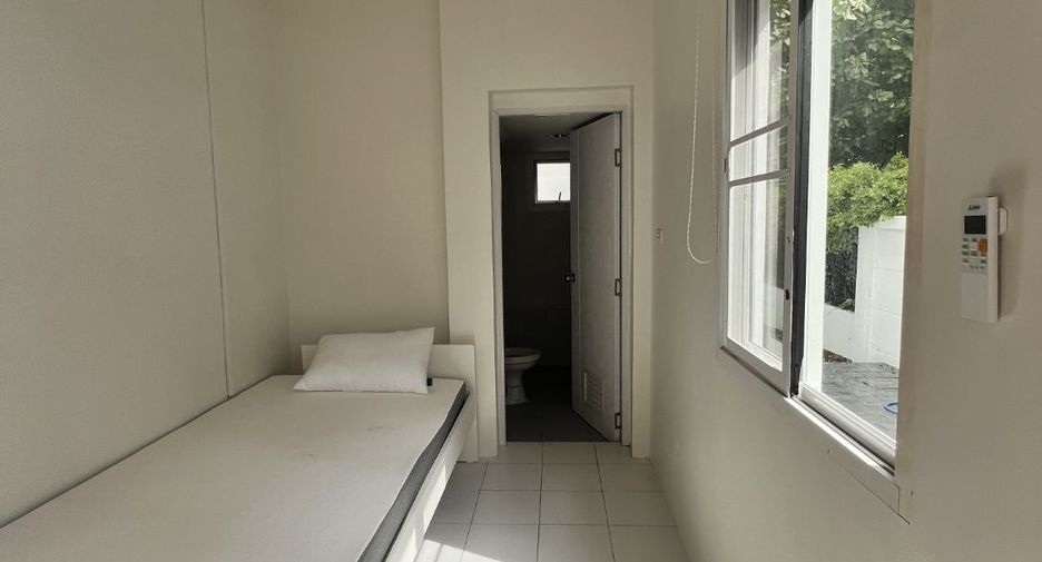 For rent 4 bedrooms house in Saphan Sung, Bangkok