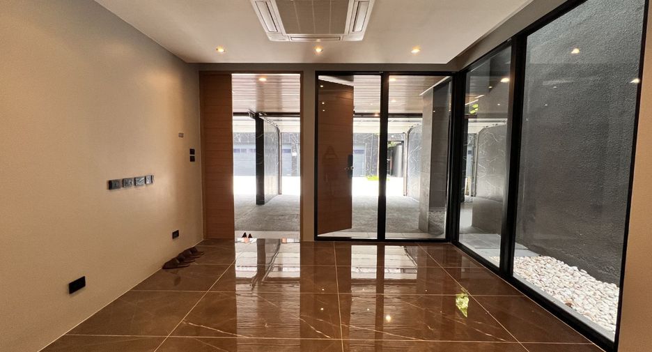 For sale 4 bedrooms house in Prawet, Bangkok