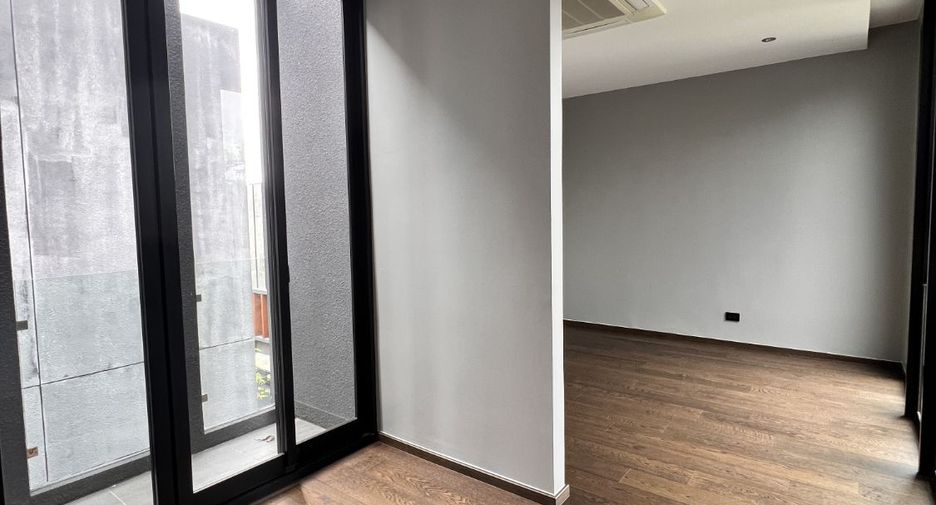 For sale 4 bedrooms house in Prawet, Bangkok