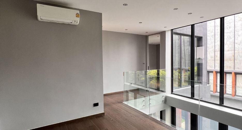 For sale 4 bedrooms house in Prawet, Bangkok