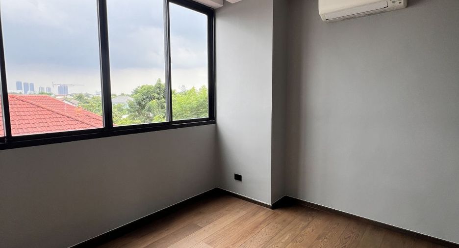 For sale 4 bedrooms house in Prawet, Bangkok