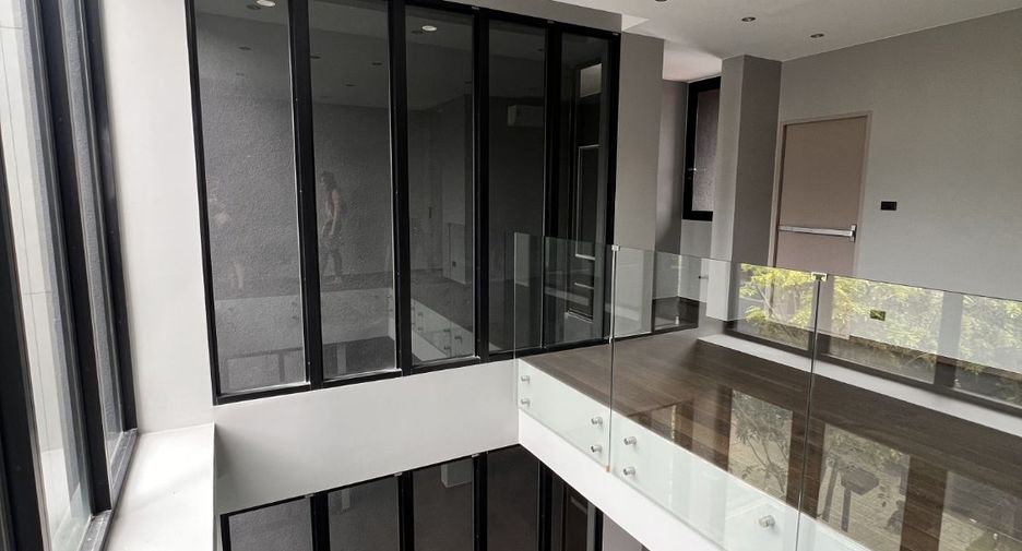 For sale 4 bedrooms house in Prawet, Bangkok