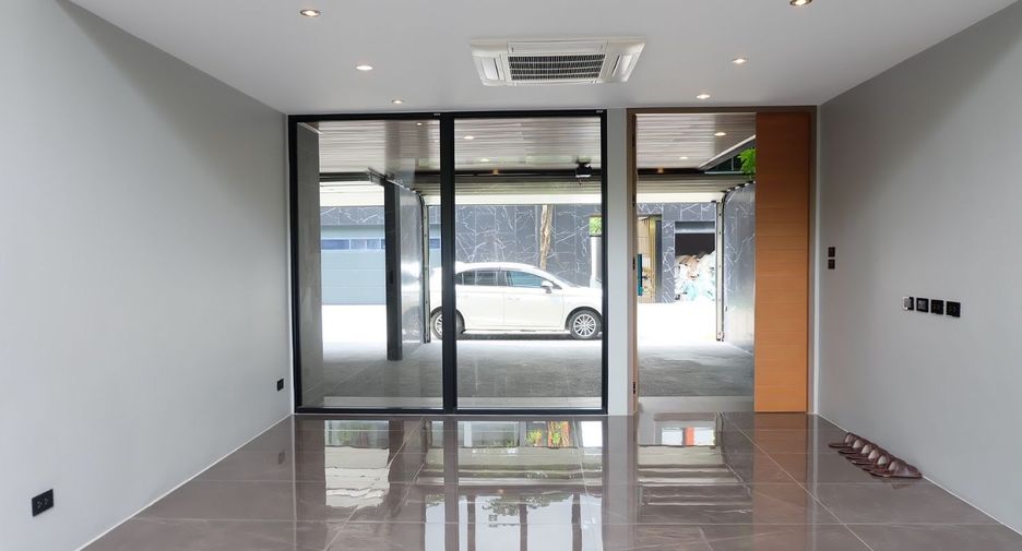 For sale 4 bedrooms house in Prawet, Bangkok