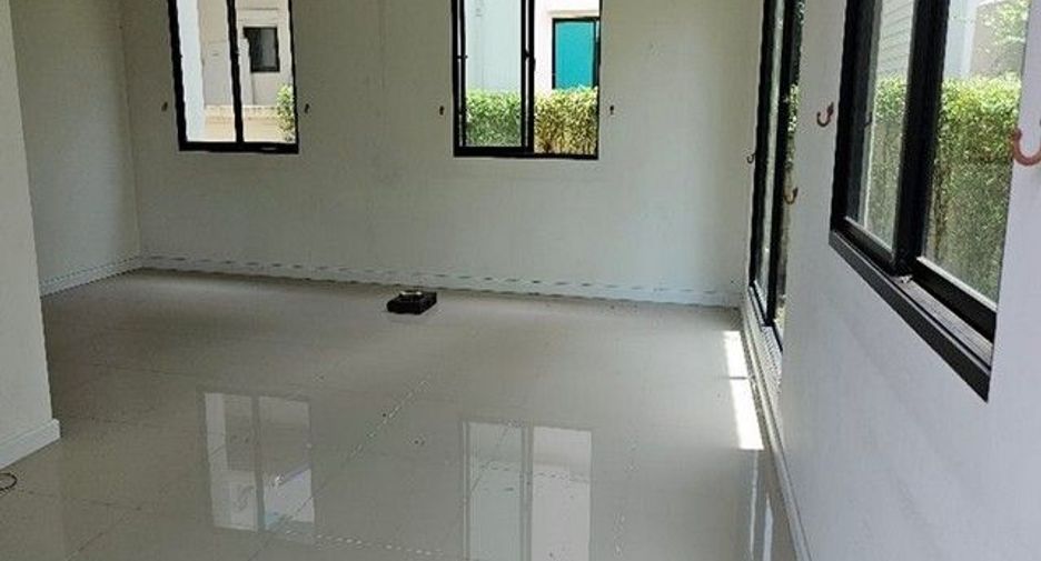 Casa adosada en venta de 1 habitaciones en Ban Bueng, Chonburi