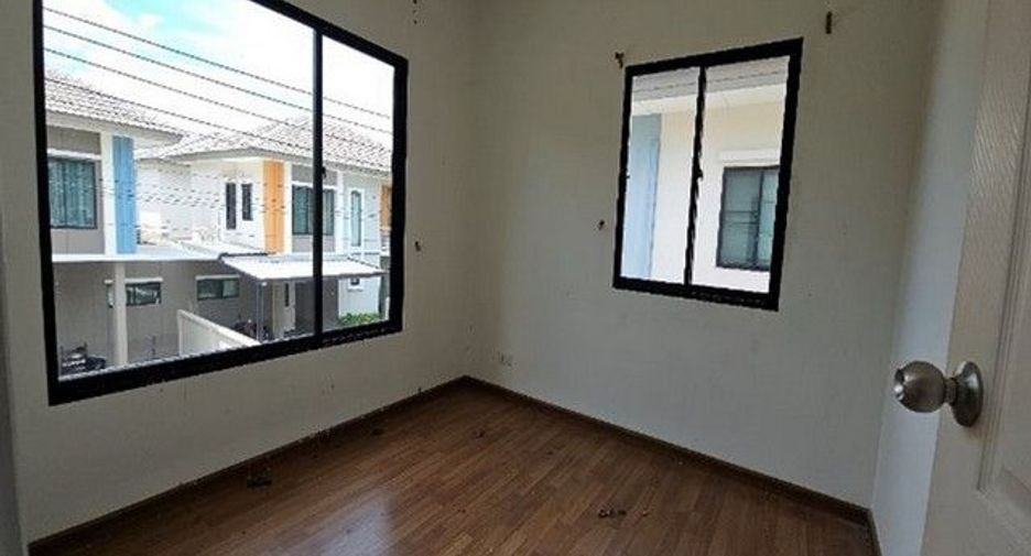 Casa adosada en venta de 1 habitaciones en Ban Bueng, Chonburi