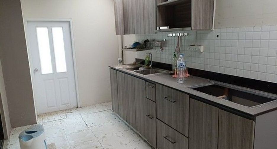 Reihenhaus zum Kauf mit 1 Zimmer in Bang Phli, Samut Prakan