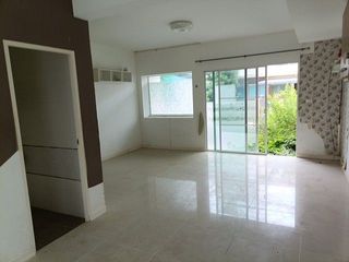 Reihenhaus zum Kauf mit 1 Zimmer in Bang Phli, Samut Prakan