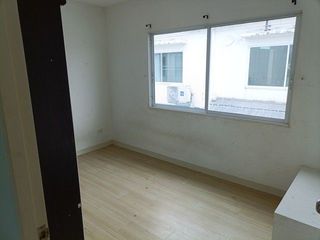 Reihenhaus zum Kauf mit 1 Zimmer in Bang Phli, Samut Prakan