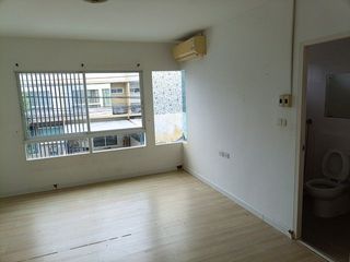 Reihenhaus zum Kauf mit 1 Zimmer in Bang Phli, Samut Prakan