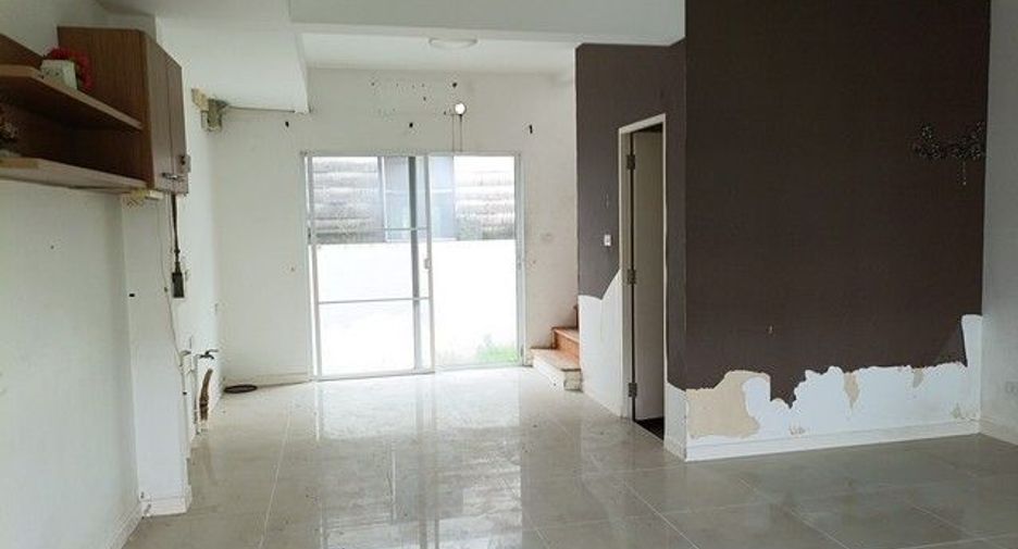 À vendre 1 chambre maison de ville à Bang Phli, Samut Prakan