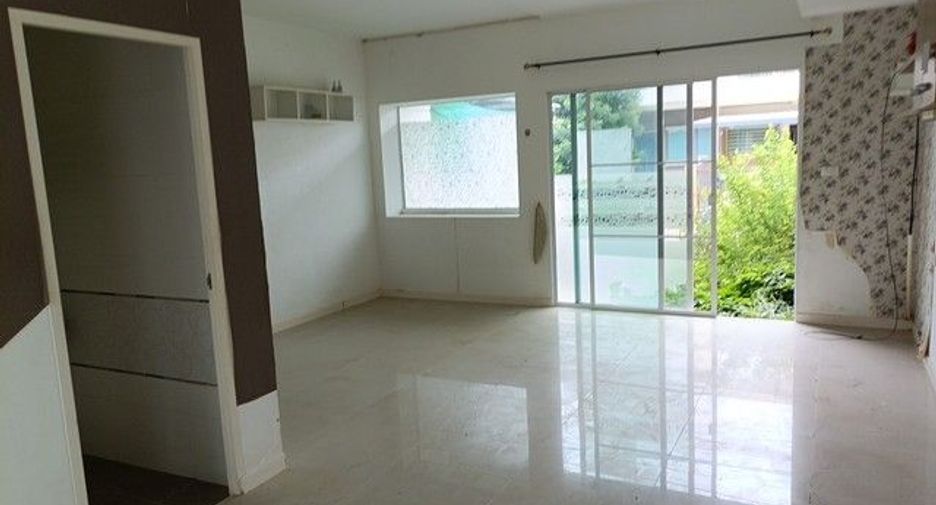 À vendre 1 chambre maison de ville à Bang Phli, Samut Prakan