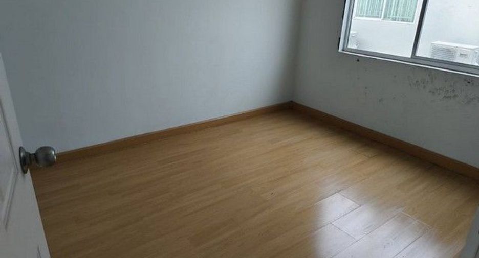 Casa adosada en venta de 1 habitaciones en Bang Bua Thong, Nonthaburi