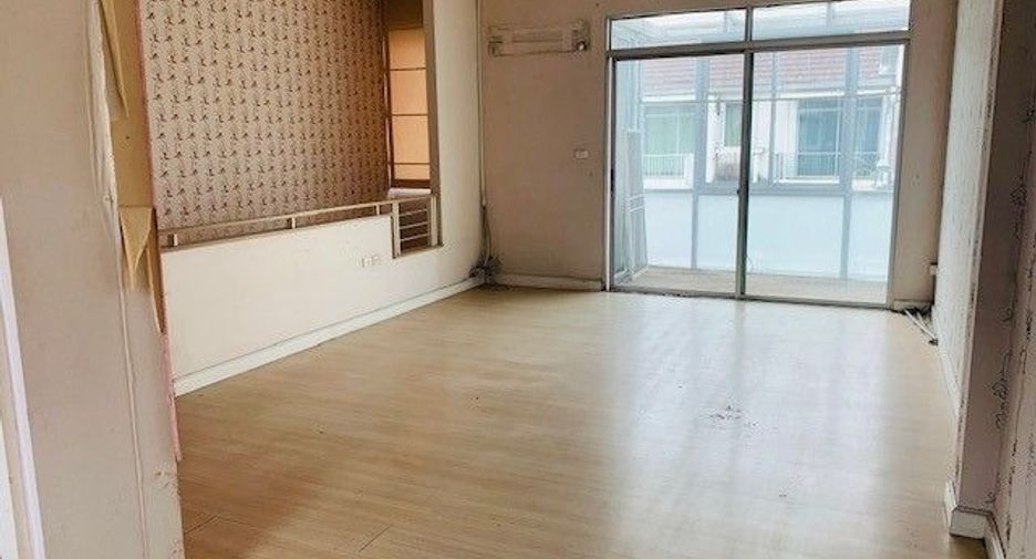 Reihenhaus zum Kauf mit Studio in Bang Phli, Samut Prakan
