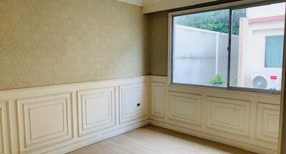 Reihenhaus zum Kauf mit Studio in Bang Phli, Samut Prakan