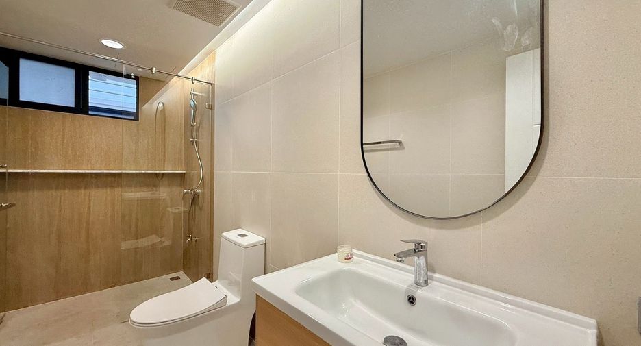 Reihenhaus zur Miete mit 4 Zimmer in Yan Nawa, Bangkok