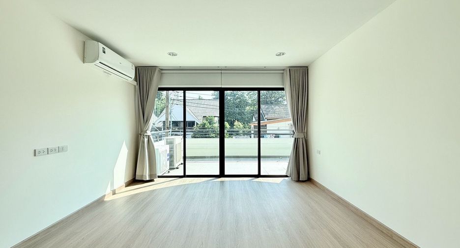 Reihenhaus zur Miete mit 4 Zimmer in Yan Nawa, Bangkok