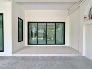 Reihenhaus zur Miete mit 4 Zimmer in Yan Nawa, Bangkok