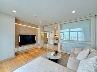 Condo en alquiler y en venta de 3 habitaciones en Watthana, Bangkok
