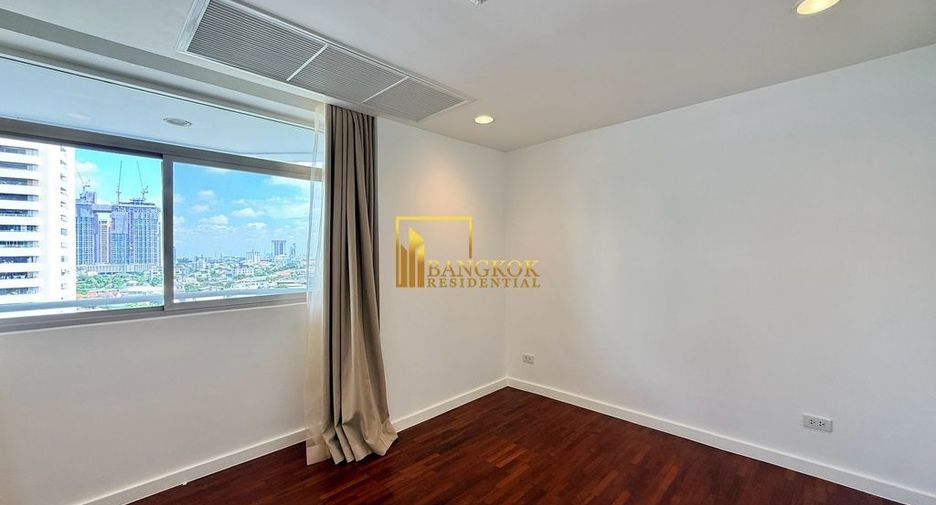 For rent 3 bedrooms condo in Watthana, Bangkok