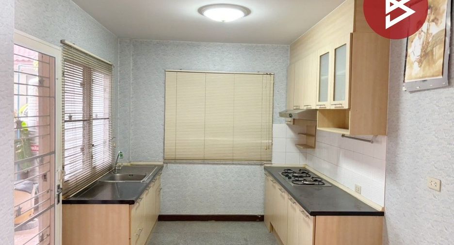 For sale 4 bedrooms townhouse in Thung Khru, Bangkok