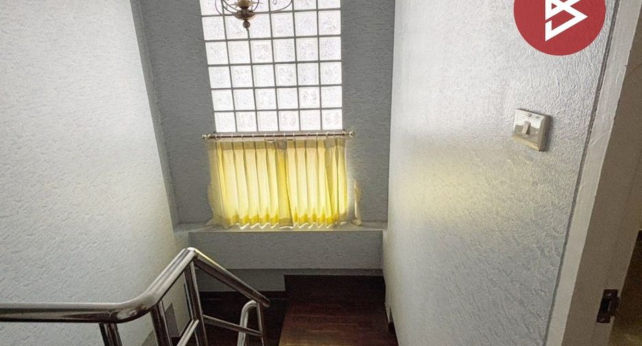 For sale 4 bedrooms townhouse in Thung Khru, Bangkok