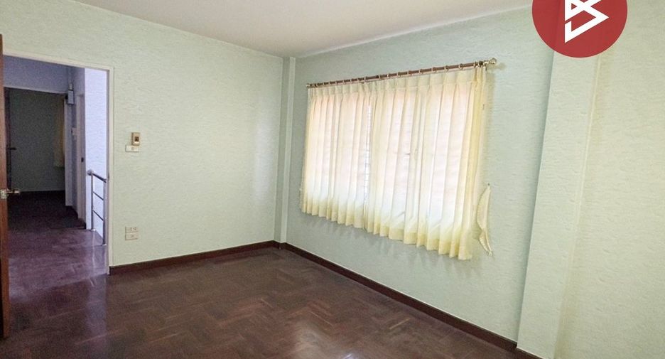 For sale 4 bedrooms townhouse in Thung Khru, Bangkok