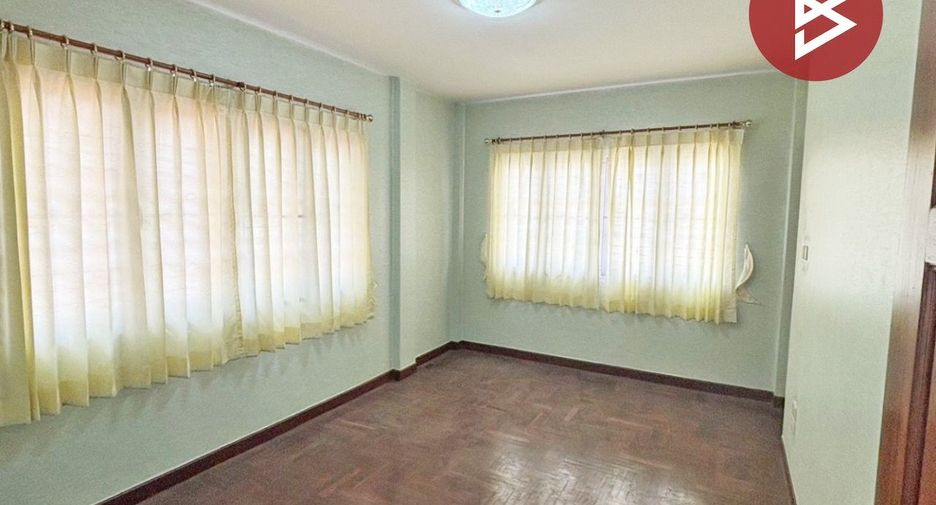 For sale 4 bedrooms townhouse in Thung Khru, Bangkok