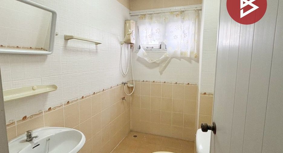 For sale 4 bedrooms townhouse in Thung Khru, Bangkok