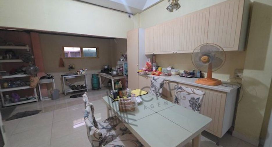 For sale 4 bedrooms house in Chatuchak, Bangkok
