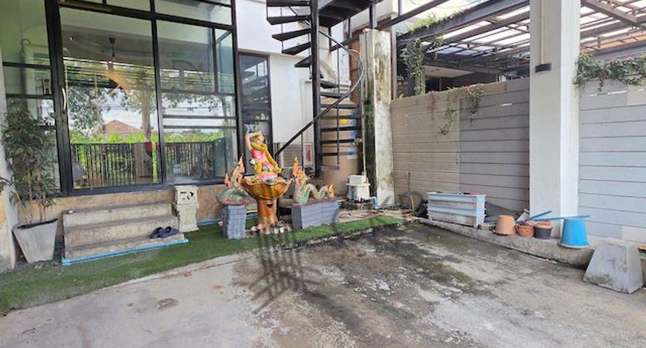For sale 4 bedrooms house in Chatuchak, Bangkok