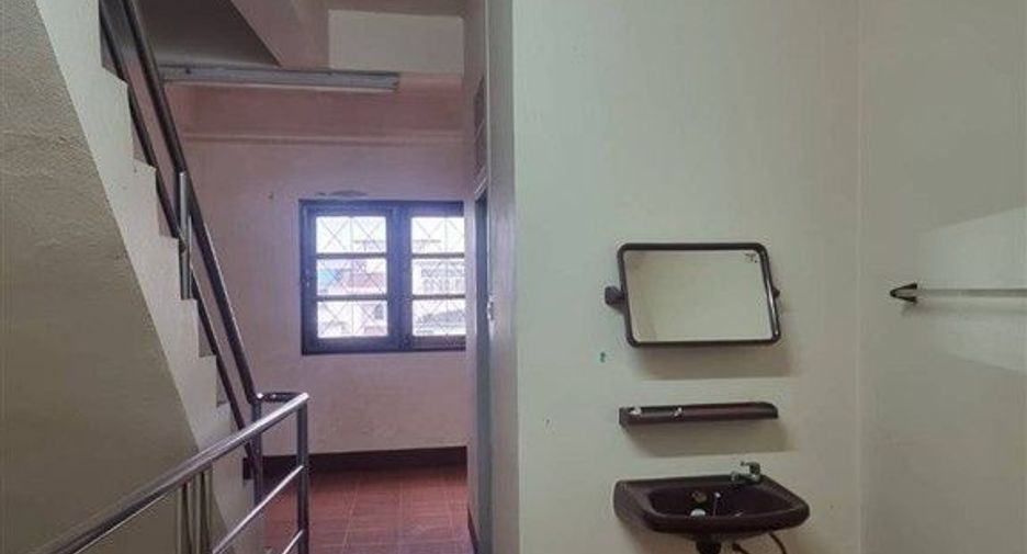 For sale 3 bedrooms retail Space in Mueang Suphanburi, Suphan Buri