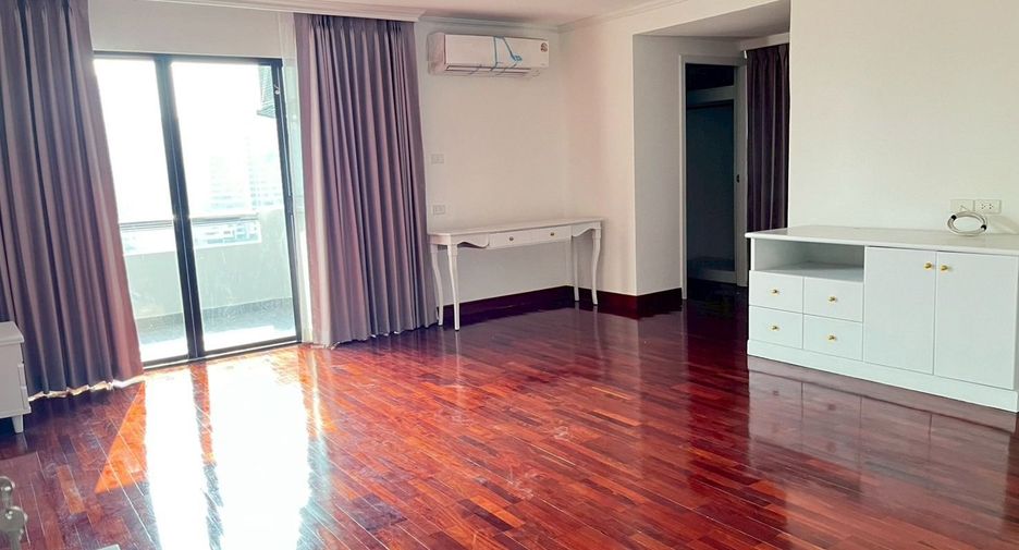 For rent 4 bedrooms condo in Watthana, Bangkok