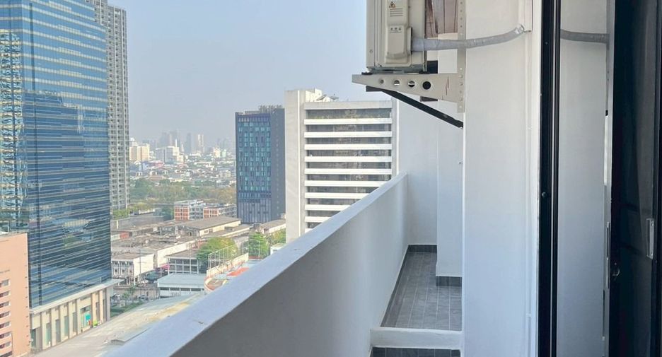 For rent 4 bedrooms condo in Watthana, Bangkok