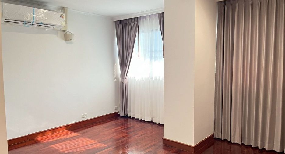For rent 4 bedrooms condo in Watthana, Bangkok