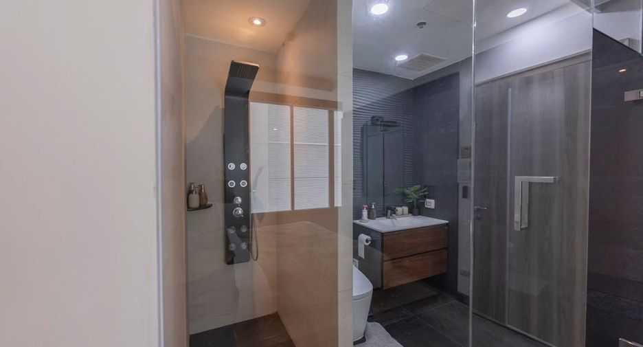 For rent 4 bedrooms condo in Pathum Wan, Bangkok