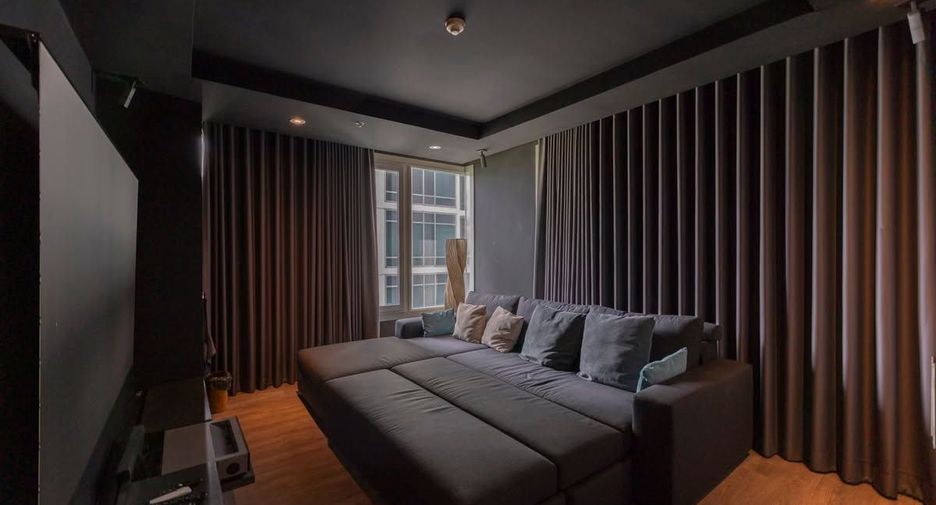 For rent 4 bedrooms condo in Pathum Wan, Bangkok