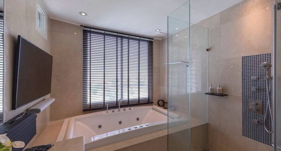 For rent 4 bedrooms condo in Pathum Wan, Bangkok